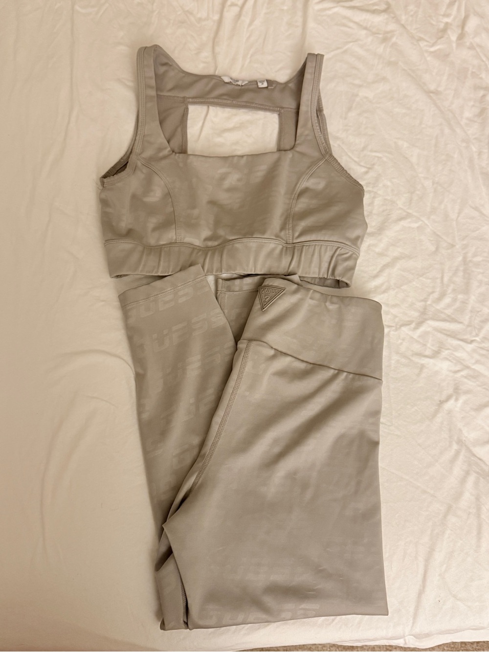 Guess workout set